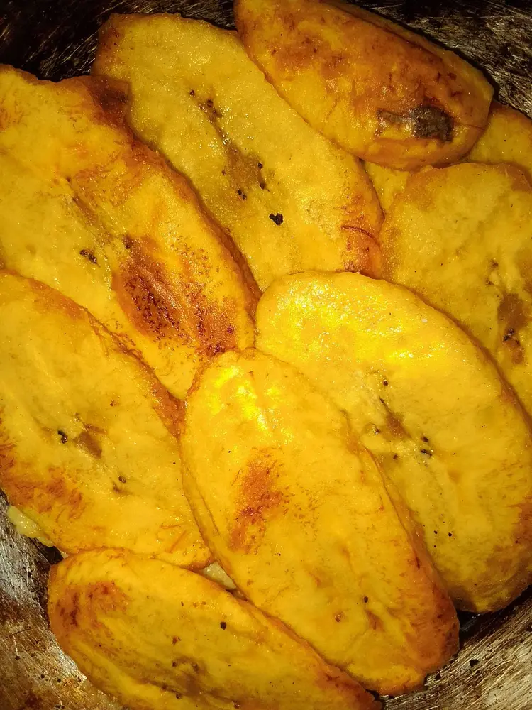 Tajadas de plátano maduro frito